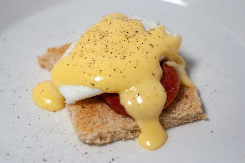 ”Eggs Benedict” tomaatilla